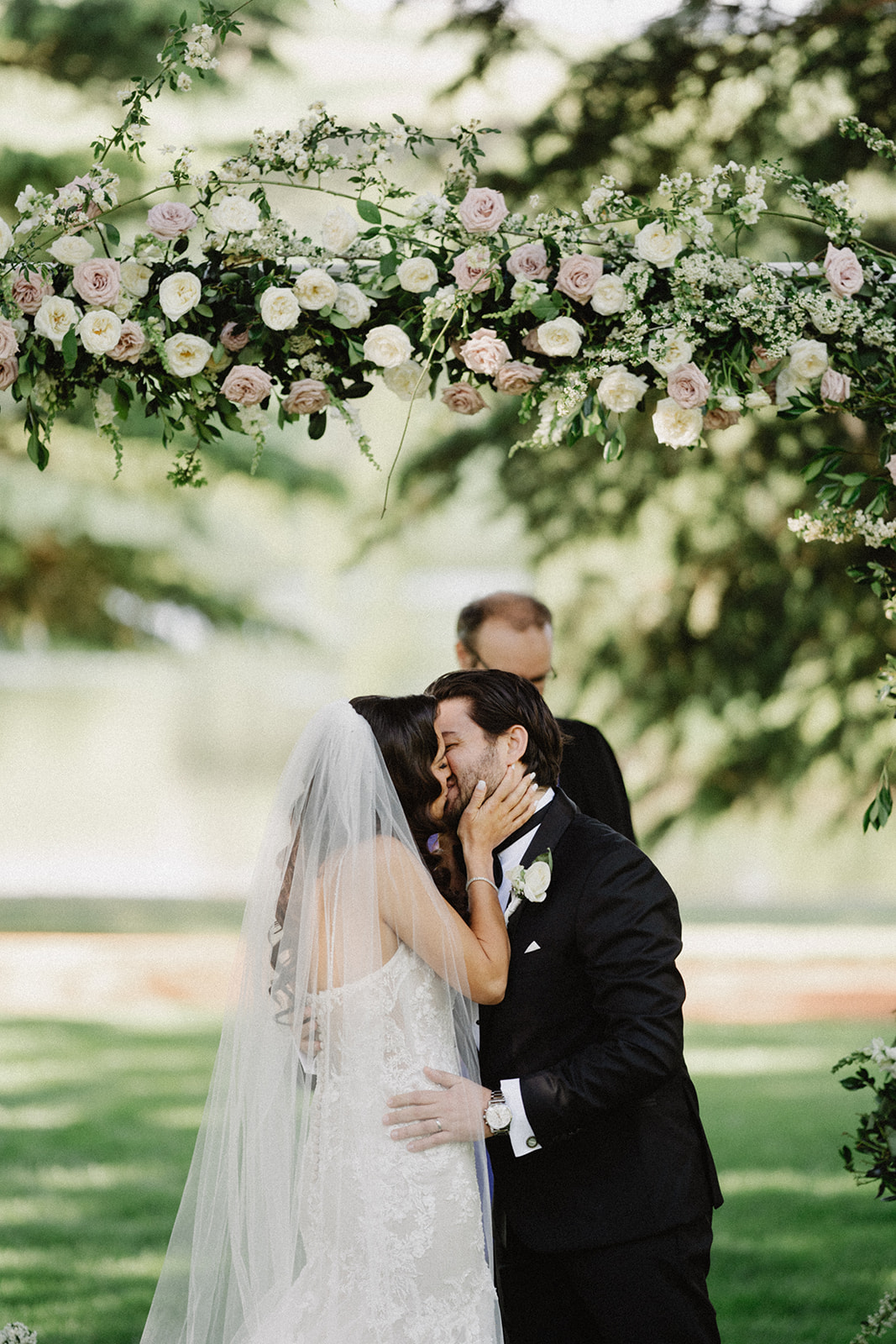 Jess and Christian's wedding day | kiss | Tumbleweed Events